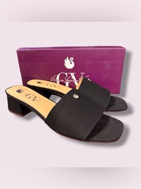 Women’s black heels size 10